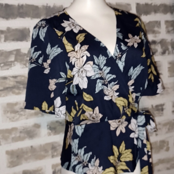 💲Midnight Sky Wrap Top - Picture 3 of 6